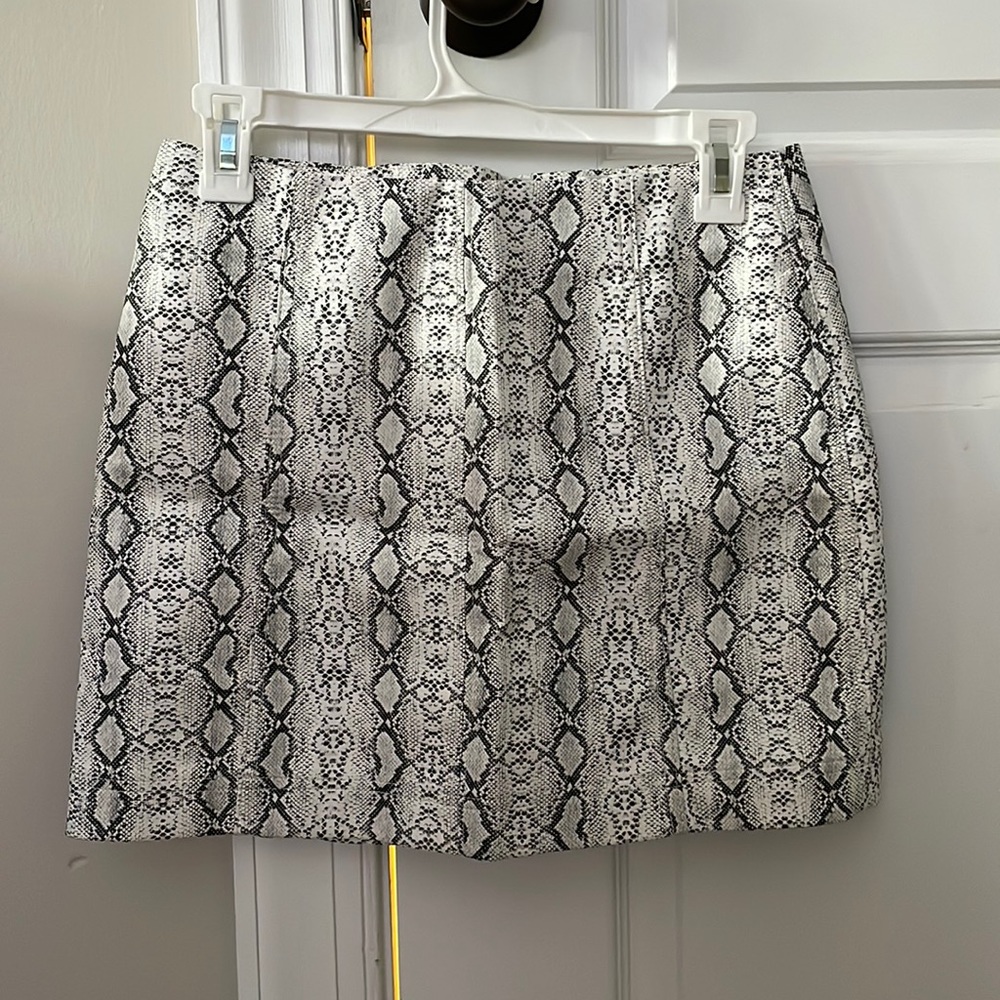 Black and white snake skin patterned skirt